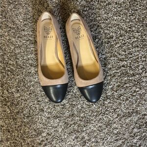 Women's Tan and Black Flats